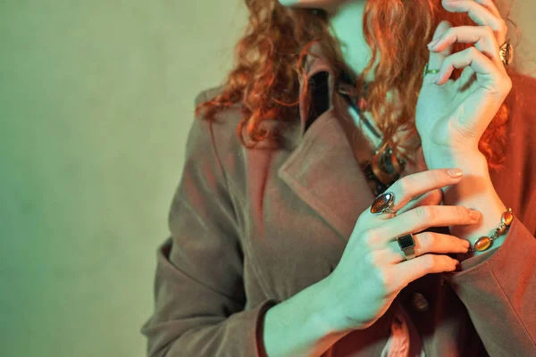 Red haired witch showing her mystic rings and bracelet — Stock Photo, Image