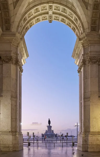 Fotografía de la Rua Augusta Arc en el centro de Lisboa en Portugal — Foto de Stock