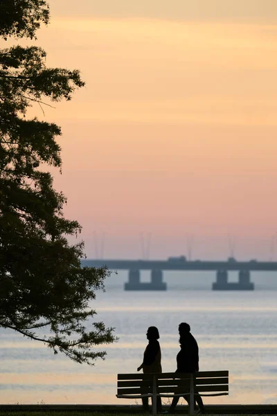 Lizbon 'da yürüyen üç kişinin vurulması.