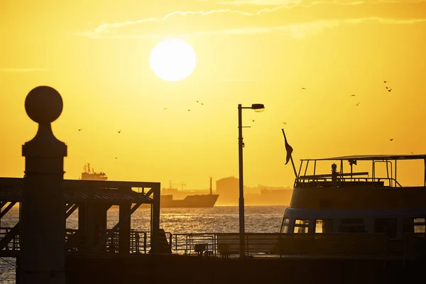 Strzał portu o zachodzie słońca w Lizbonie Portugalia — Zdjęcie stockowe