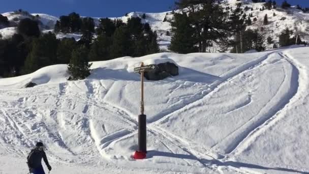 Saint Bon Tarentaise Frankreich Januar 2020 Menschen Auf Den Skipisten — Stockvideo