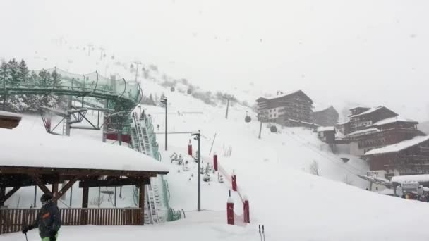 Saint Bon Tarentaise Frankrijk Januari 2020 Mensen Skipistes Bij Courchevel — Stockvideo