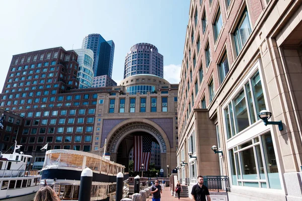 Edificios en el puerto y puerto de Boston — Foto de Stock