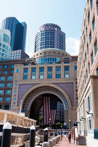 Edificios en el puerto y puerto de Boston — Foto de Stock