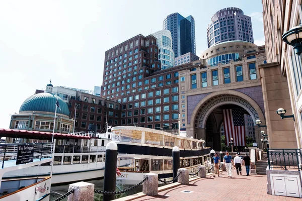 Edificios en el puerto y puerto de Boston — Foto de Stock