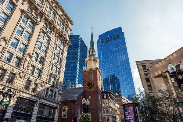 Calles y edificios altos de Boston — Foto de Stock