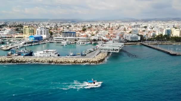 塞浦路斯利马索尔市和马里纳港的Drone视图 — 图库视频影像