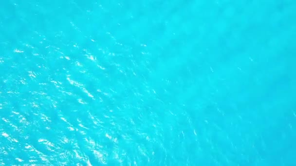 Drone Vista Azul Azul Azul Agua Mar Chipre Olas Fondo — Vídeos de Stock