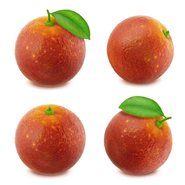 Σύνολο των αιματηρών πορτοκάλια με φύλλο που απομονώνονται σε λευκό φόντο — Φωτογραφία Αρχείου