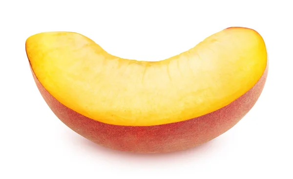 Segment van rijpe perzik geïsoleerd op witte achtergrond — Stockfoto