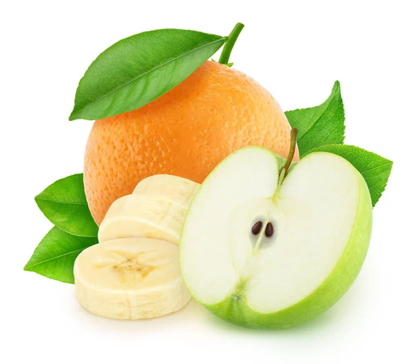 全体とカットされた果物の混合物で構成される-クリッピングパスと白い背景に隔離されたリンゴ、バナナ、オレンジ. — ストック写真