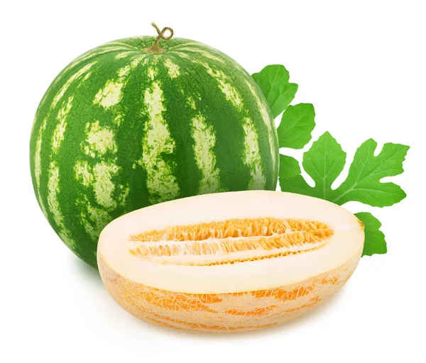Kompozice s nakrájeným melounem a celomasivním melounem izolovaným na bílém pozadí s odstřihovací pěšinou. — Stock fotografie