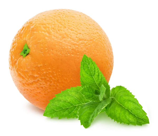 Σύνθεση με ολόκληρο πορτοκάλι και κλωνάρι μέντας απομονωμένη σε λευκό φόντο με clipping path. — Φωτογραφία Αρχείου