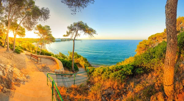 Sommerszene. spanischer Ferienort Salou. — Stockfoto