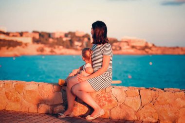 Anne ile kızı tatil