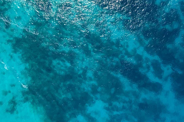 Struktura modré průhledné mořské vody — Stock fotografie