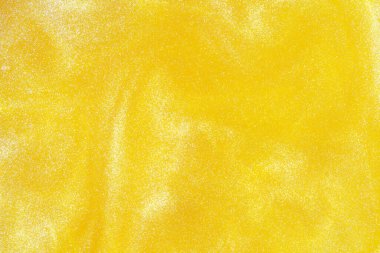 Araba boyası yakın plan. Soyut desenli sarı boya arkaplanı.