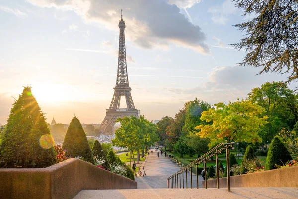 Torre Eiffel All Alba Illuminata Dal Sole Che Sorge Bella — Foto Stock