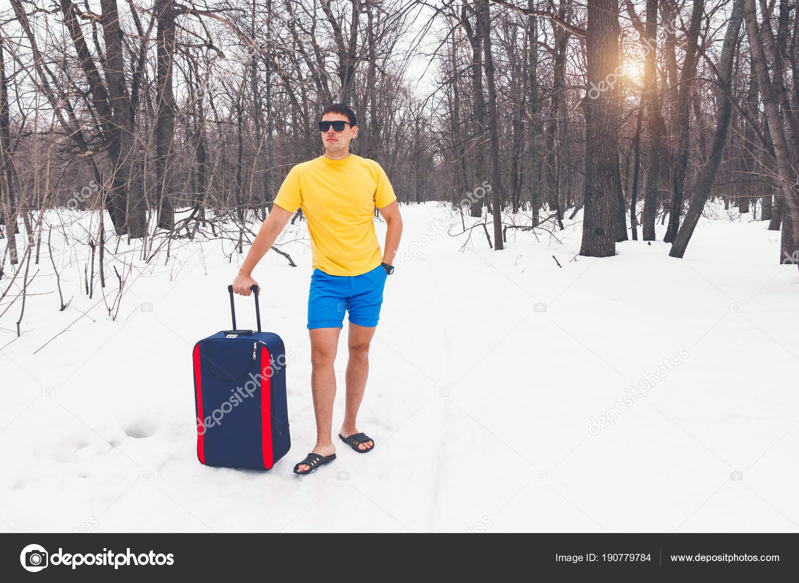 Reisen Vom Winter Zum Sommer Ein Junger Netter Kerl Mit