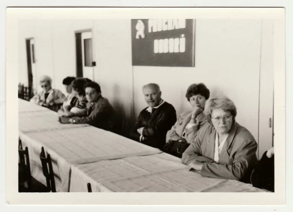 ビンテージ写真は、共産主義の会議で人々 を示しています。レトロなブラック ・ ホワイトの写真. — ストック写真
