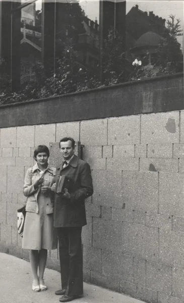 Foto vintage mostra um casal maduro. Retro preto & fotografia branca . — Fotografia de Stock