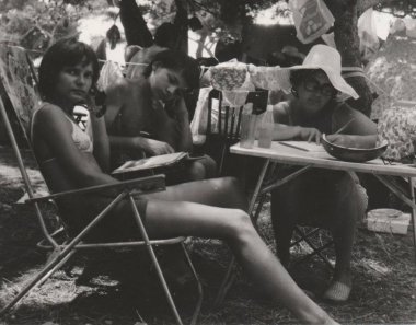 Vintage Fotoğraf insanlar yaz saati gösterir. Retro siyah ve beyaz fotoğraf.