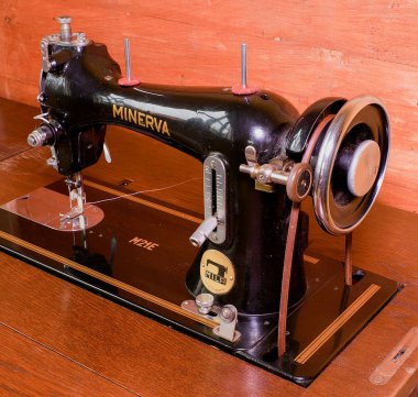 Eski bir vintage el dikiş makinesi fotoğraf. Seçici odak. 