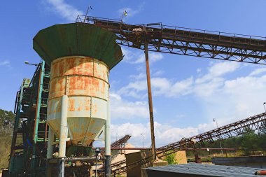 Taş ocağı agrega Konveyör bant ile. İnşaat sektöründe. Yatay fotoğraf