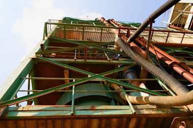 Endüstriyel metal kule. Kum ocağı agrega. 