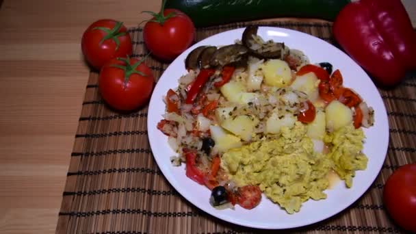 ジャガイモと焼き野菜のカリフラワーを混合。地中海料理。フラットなデザイン. — ストック動画