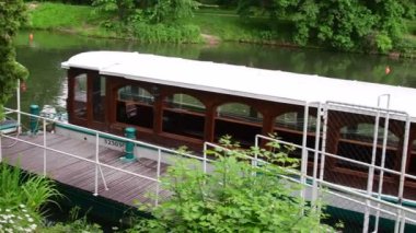 Nehir Limanı botlara. Bay tekneler.