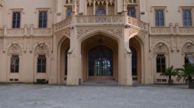 Sarayı - Chateau Lednice ve chateau Bahçe. Castle Lednice, South Moravia, Unesco Dünya Mirası. 4k