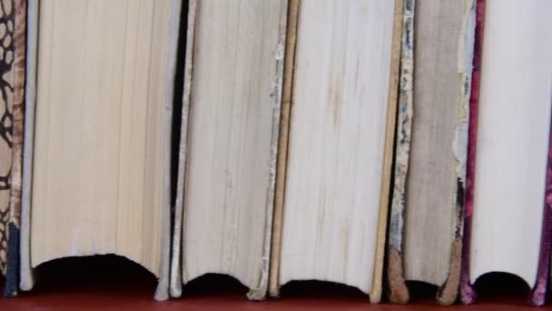 Livres anciens. Vue de la rangée de vieux livres Ligne de livres. Gros plan 