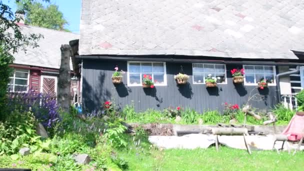 Casa rural en el pueblo checo. Antigua casa rústica — Vídeos de Stock