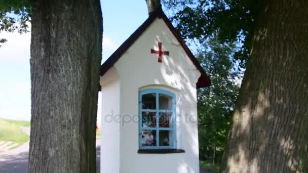 View of sacral building. Small chapel outdoor. — Stock Video