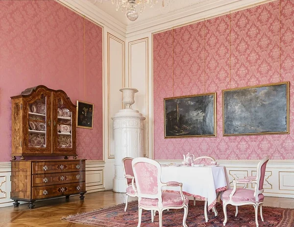 Castillo de Valtice en República Checa. Monumento cultural nacional, originalmente un castillo gótico y antigua residencia de la familia Liechtenstein. Castillo está incluido en la lista del Patrimonio Mundial de la UNESCO —  Fotos de Stock