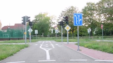 Görünümü Bahçesi trafik. Yaz trafikte terk edilmiş Bahçesi.