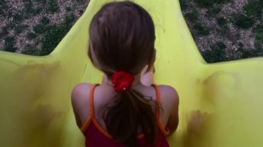 Kız görünümünü Bahçesi, slayt üzerinde