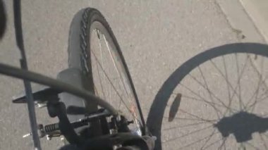 Bisikletçi 's perspektif kişiden görüş. POV yolda.