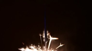 Sparkl karanlık artalanları üzerinde