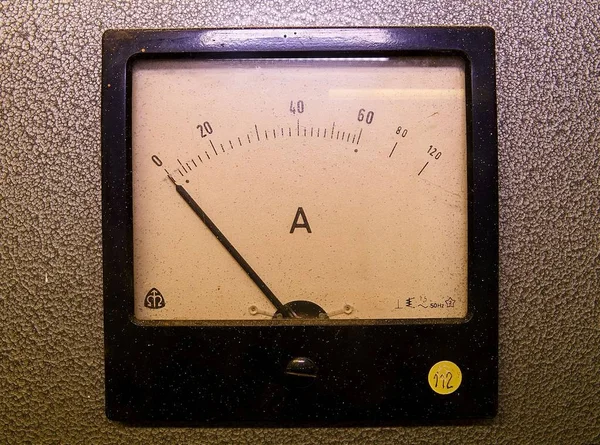 Amperímetro analógico o amperímetro. Primer plano —  Fotos de Stock
