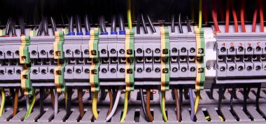 Yakın çekim kablo konektörleri veya endüstriyel elektronik için terminal bloğu. Terminal bloğu. Endüstriyel güç durumda