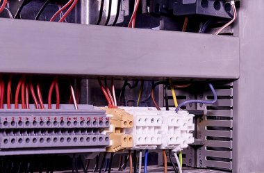 Terminal bloğu. Endüstriyel güç durumda. Yakın çekim.