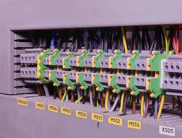 Cierre de conectores de cableado o bloque de terminales para electrónica industrial . — Foto de Stock