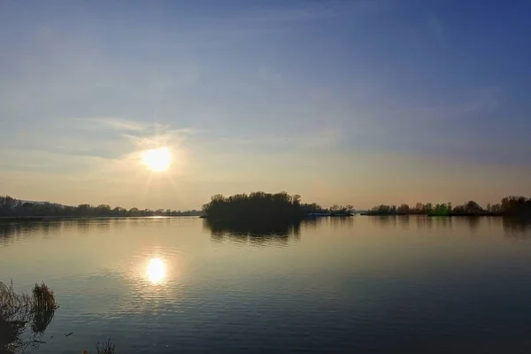 Sunset above the lake. Lake in winter. — Stock Photo, Image