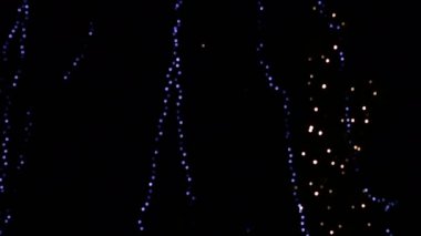 Gece Noel ağacı. Noel ağacı ışıkları. Arka plan.