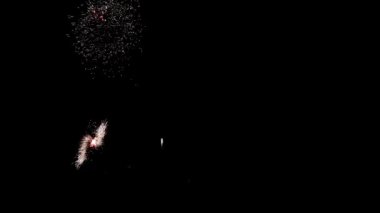 Havai fişek gösterisi. 4k gece havai fişek.