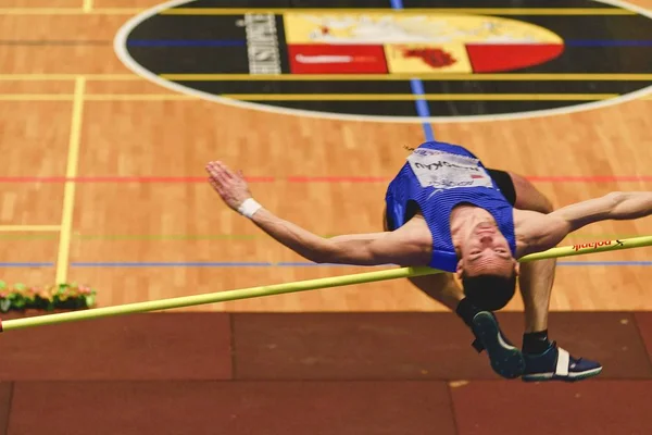 Nabokau Dmitri Belarus realiza salto de altura durante el 19º Campeonato de Indoor High Jumpn el 27 de enero de 2018 en Hustopece, República Checa —  Fotos de Stock