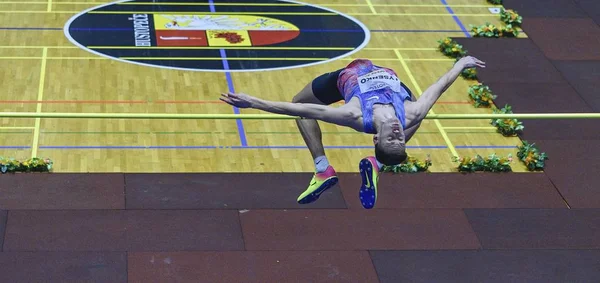 Lysenko Danil Russia compie un salto in alto durante il diciannovesimo Campionato di salto in alto indoor il 27 gennaio 2018 a Hustopece, Repubblica Ceca — Foto Stock
