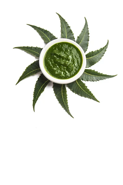 Medicinal Neem leaves with paste in bowl on white background. — Stock Photo, Image